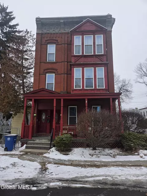 87 Vliet St, Cohoes, NY 12047