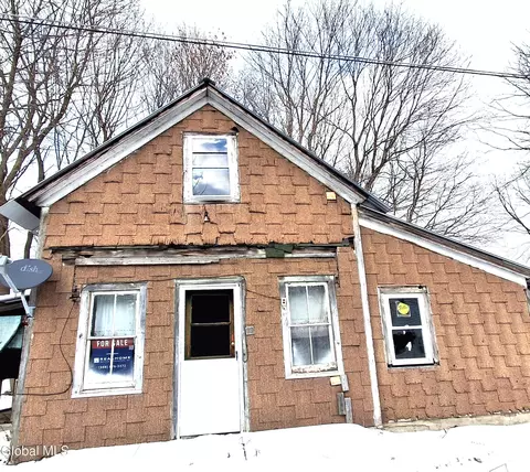 29 Moss St, New Berlin, NY 13411