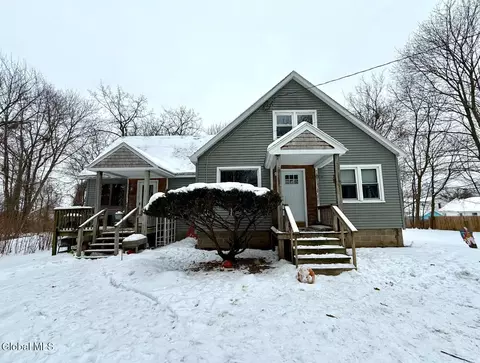 3 Charles St, Glens Falls, NY 12801