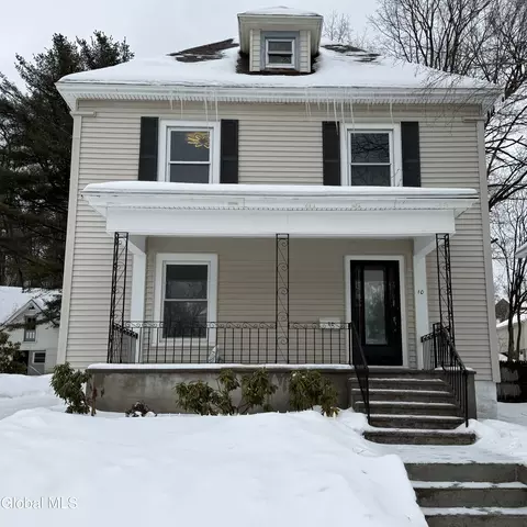 10 6th St, Gloversville, NY 12078