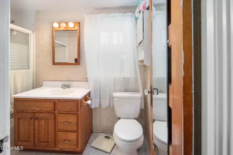 Bath - 841 Harrison Ave, Schenectady, NY 12306 photo 3 of 3