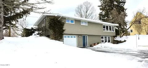 133 Lakeside Dr, Mayfield, NY 12117