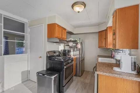 Kitchen - 2564 Consaul Rd, Schenectady, NY 12304 photo 2 of 3