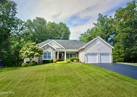 21 Wesley Ct, Waterford, NY 12188