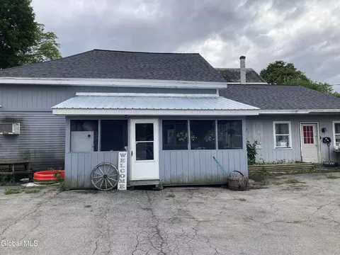 2 Father Jogues Pl, Ticonderoga, NY 12883