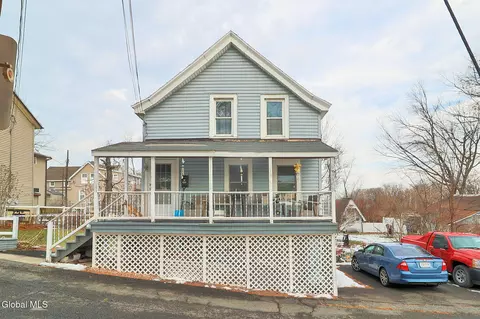 5 Cedar St, Cohoes, NY 12047