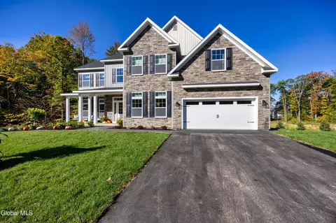 34 Tamarack St, Ballston Lake, NY 12019