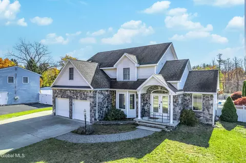 7 Theresa Ann Ct, Albany, NY 12205