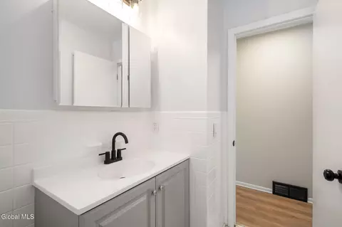 Bath - 120 E Palmer Ave, Schenectady, NY 12303 photo 3 of 3