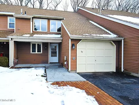 38 Commonwealth Dr, Glenmont, NY 12077