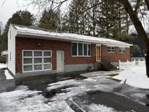 2743 W Lydius St, Schenectady, NY 12306
