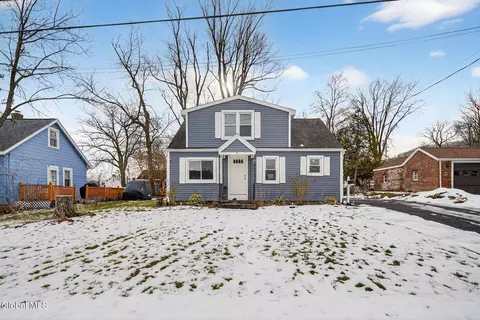 8 Hudson Ave W, Rensselaer, NY 12144