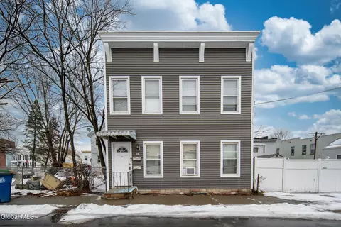 27 Lansing St, Cohoes, NY 12047