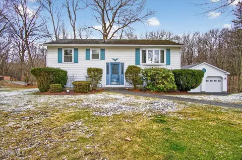 7 Bluebird Ct, Waterford, NY 12188