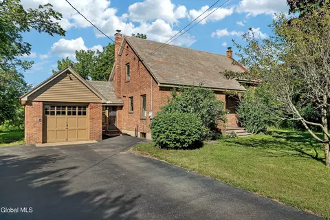 318 Ridge Rd, Glenville, NY 12302