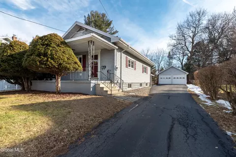 4 Van Buren Ave, East Greenbush, NY 12061