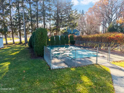 Exterior - 23 Continental Rd, Schenectady, NY 12306 photo 6 of 10