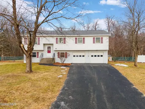 77 Bridle Path, Albany, NY 12205