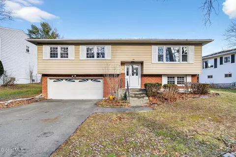 54 Normanside Dr, Albany, NY 12208