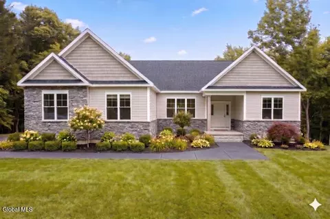 103 Maxwell Rd, Latham, NY 12110