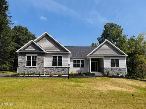 105 Maxwell Rd, Latham, NY 12110