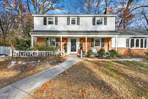 5 Southwood Dr, Ballston Lake, NY 12019