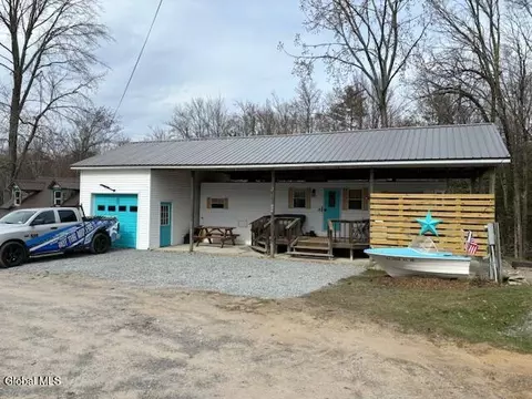 135 Pike St, Broadalbin, NY 12025