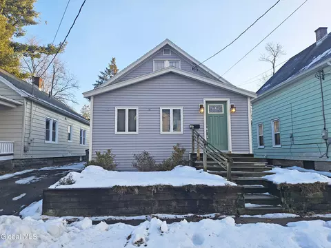 32 Eagle St, Scotia, NY 12302