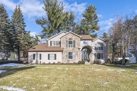 1014 Dibella Dr, Schenectady, NY 12303