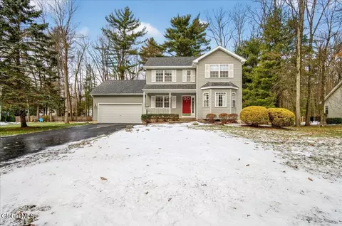 12 Kara Ln, Clifton Park, NY 12065