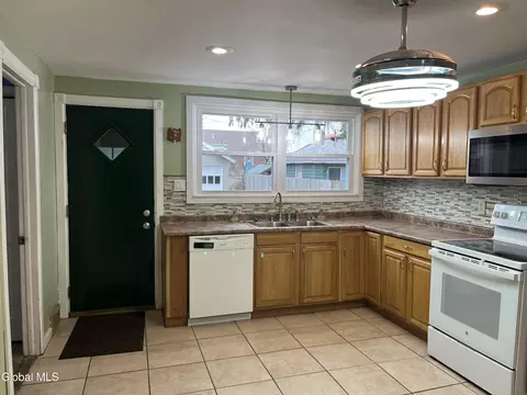 1719 Oneida St, Schenectady, NY 12308 photo 4