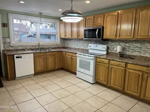 1719 Oneida St, Schenectady, NY 12308 photo 2