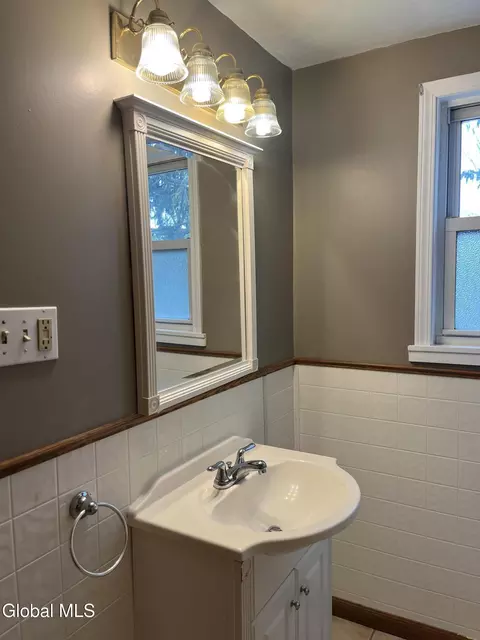 1719 Oneida St, Schenectady, NY 12308 photo 18