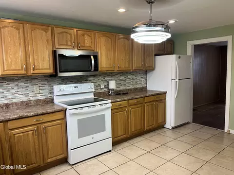 1719 Oneida St, Schenectady, NY 12308 photo 3