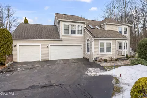 145 Killarney Dr, Niskayuna, NY 12309