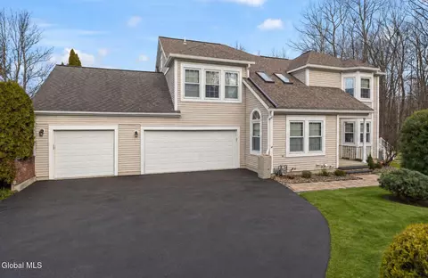 145 Killarney Dr, Niskayuna, NY 12309