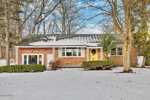 1057 Timothy Ln, Niskayuna, NY 12309