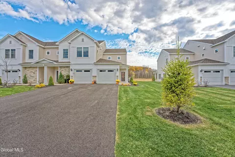 8 Kendra Ct, Cohoes, NY 12047