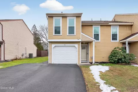 79 Meadowlark Dr, Cohoes, NY 12047
