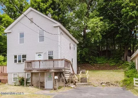 1572 2nd St, Rensselaer, NY 12144