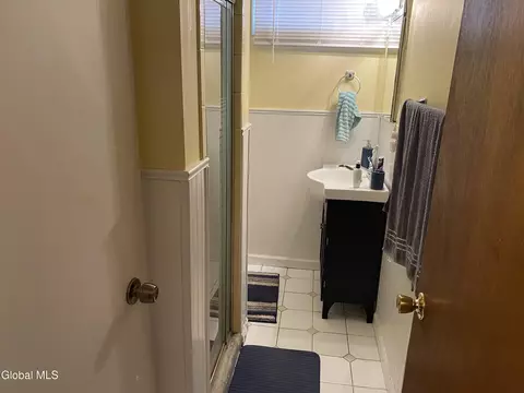 Bath - 1614 Wendell Ave, Schenectady, NY 12308 photo 2 of 2