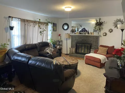 Living - 1614 Wendell Ave, Schenectady, NY 12308 photo 2 of 3
