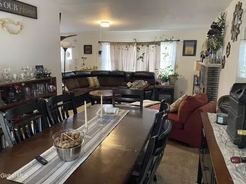 Dining - 1614 Wendell Ave, Schenectady, NY 12308 photo 2 of 2