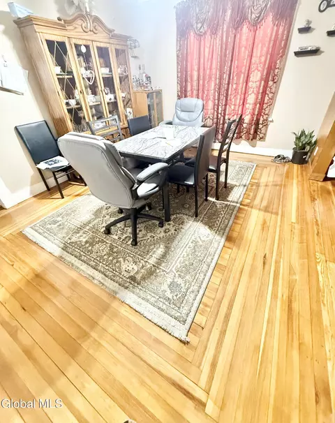 Dining - 5 Hawk St, Schenectady, NY 12307 photo 3 of 3