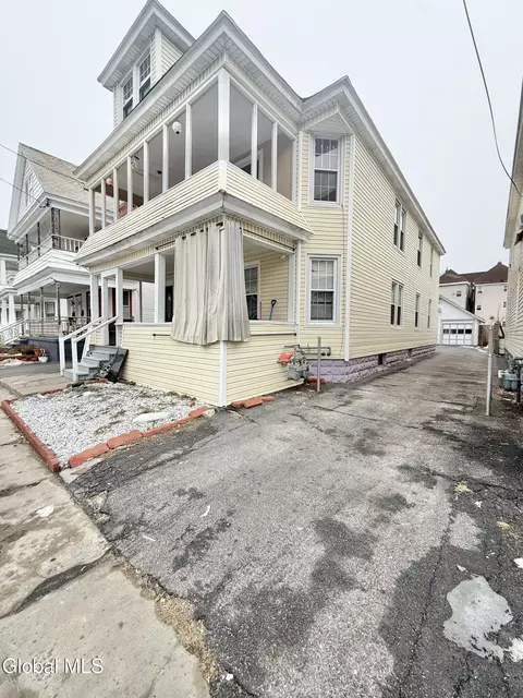 Exterior - 5 Hawk St, Schenectady, NY 12307 photo 2 of 4