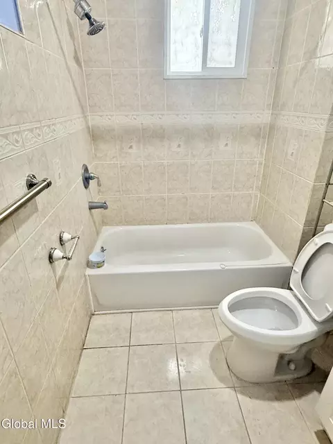 Bath - 5 Hawk St, Schenectady, NY 12307 photo 2 of 4