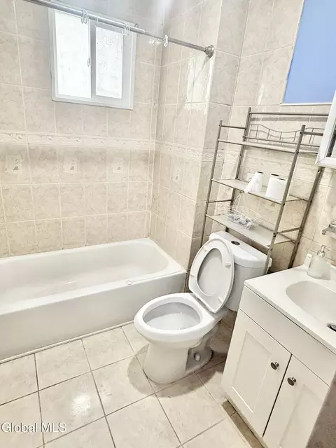Bath - 5 Hawk St, Schenectady, NY 12307 photo 1 of 4