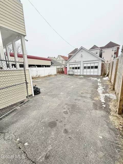 Exterior - 5 Hawk St, Schenectady, NY 12307 photo 3 of 4