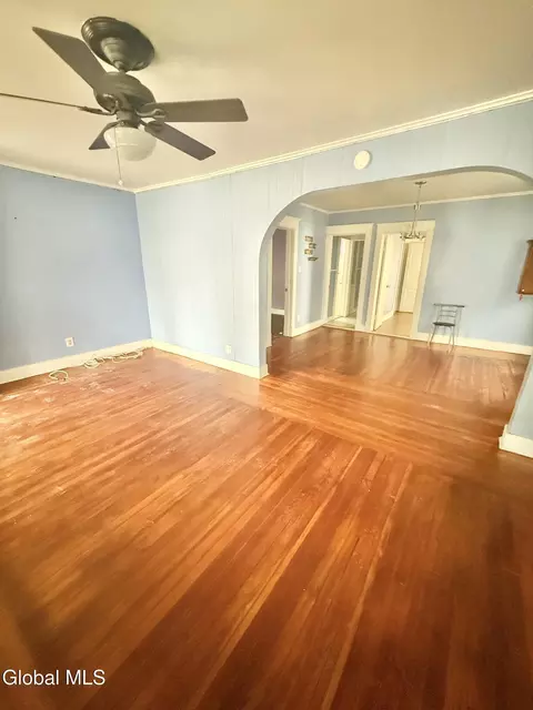 Living - 5 Hawk St, Schenectady, NY 12307 photo 2 of 4