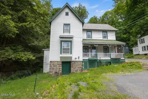 780 Diamond Point Rd, Diamond Point, NY 12824